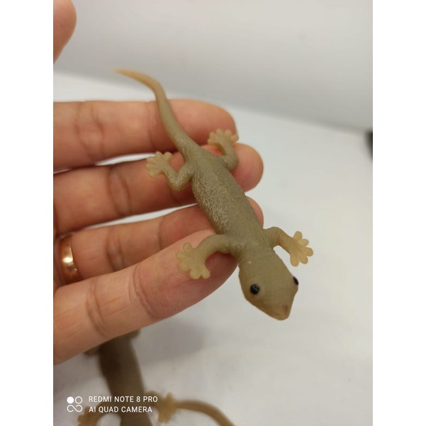 mainan cicak karet coklat besar