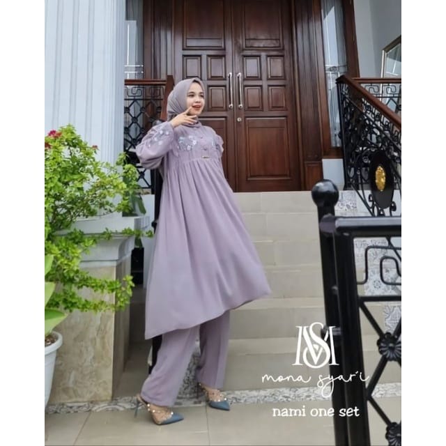 Lilona Set Long Tunik Nami One Set Crinkle Aksen Bordir Bunga Baju Stelan Wanita Terbaru 2022 Celana Panjang Setelan Wanita Kekinian