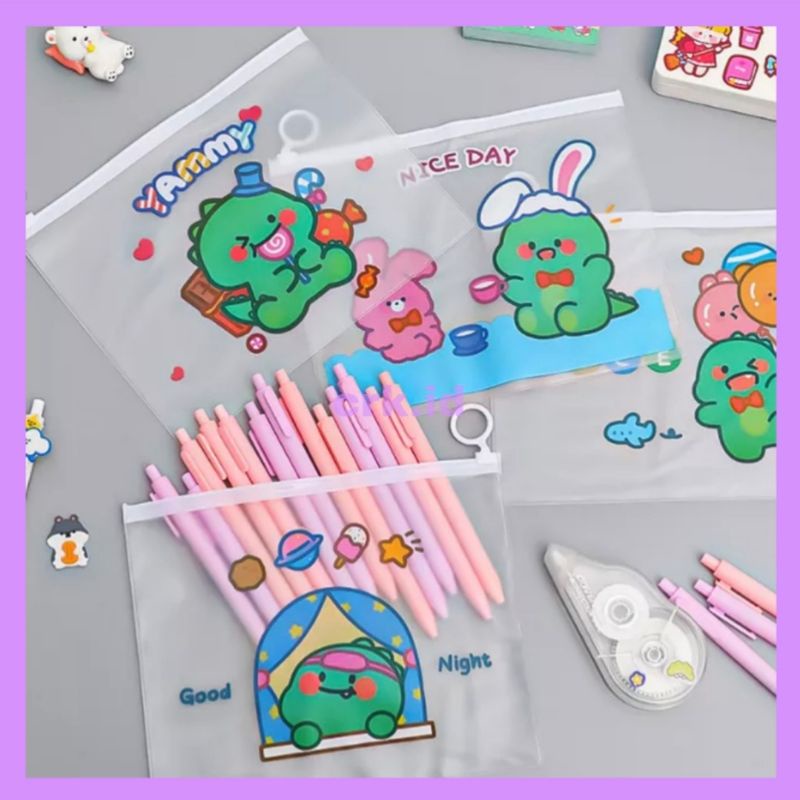 

KOTAK PENSIL / MAP / POUCH ZIPLOCK ZIPPER BAG TRANSPARAN LUCU DAN UNIK VARIAN KARAKTER TEMPAT ALAT MAKE UP - BUKU - PENSIL