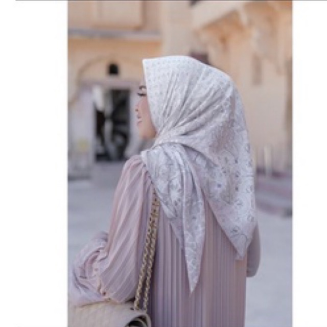 Buttonscarves Maharani Series - Safed