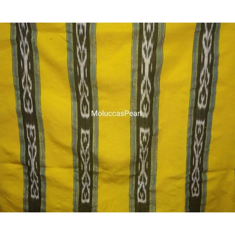 Kain Tenun Ikat Maluku