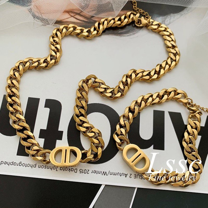 Kalung Titanium Huruf Anti Karat Trending Emas 18K Sisik Naga Vintage Aksesoris Wanita Fashion