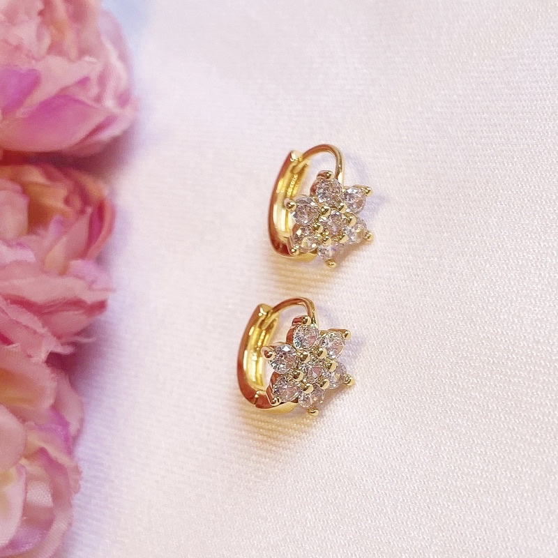 Anting Klip Pesta Wanita Daisy Flower Lapis Emas