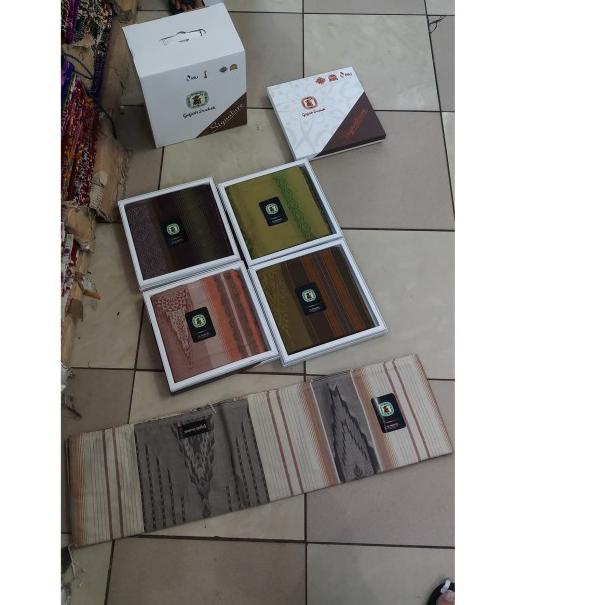 Sarung Gajah Duduk Signature