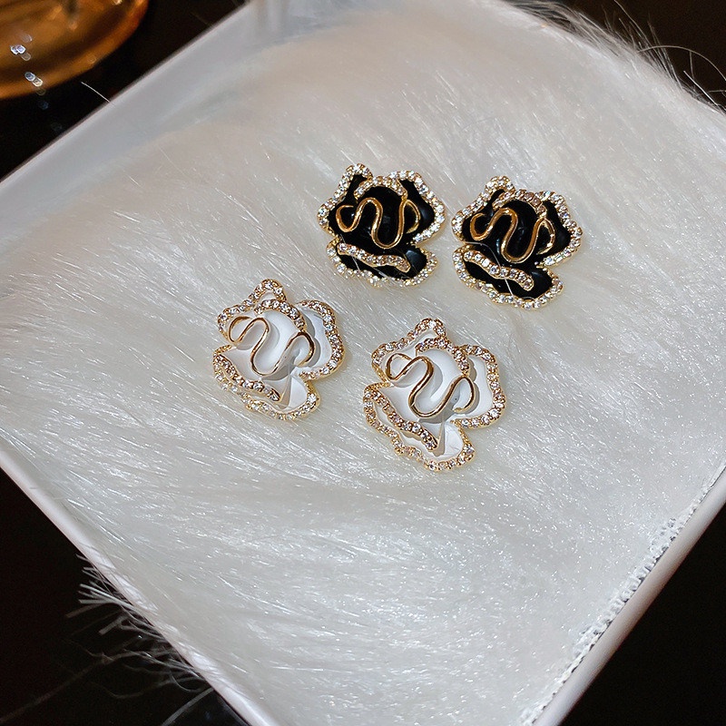 Anting Tusuk Desain Bunga Kamelia Gaya Korea / Retro / Simple / Elegan Untuk Wanita