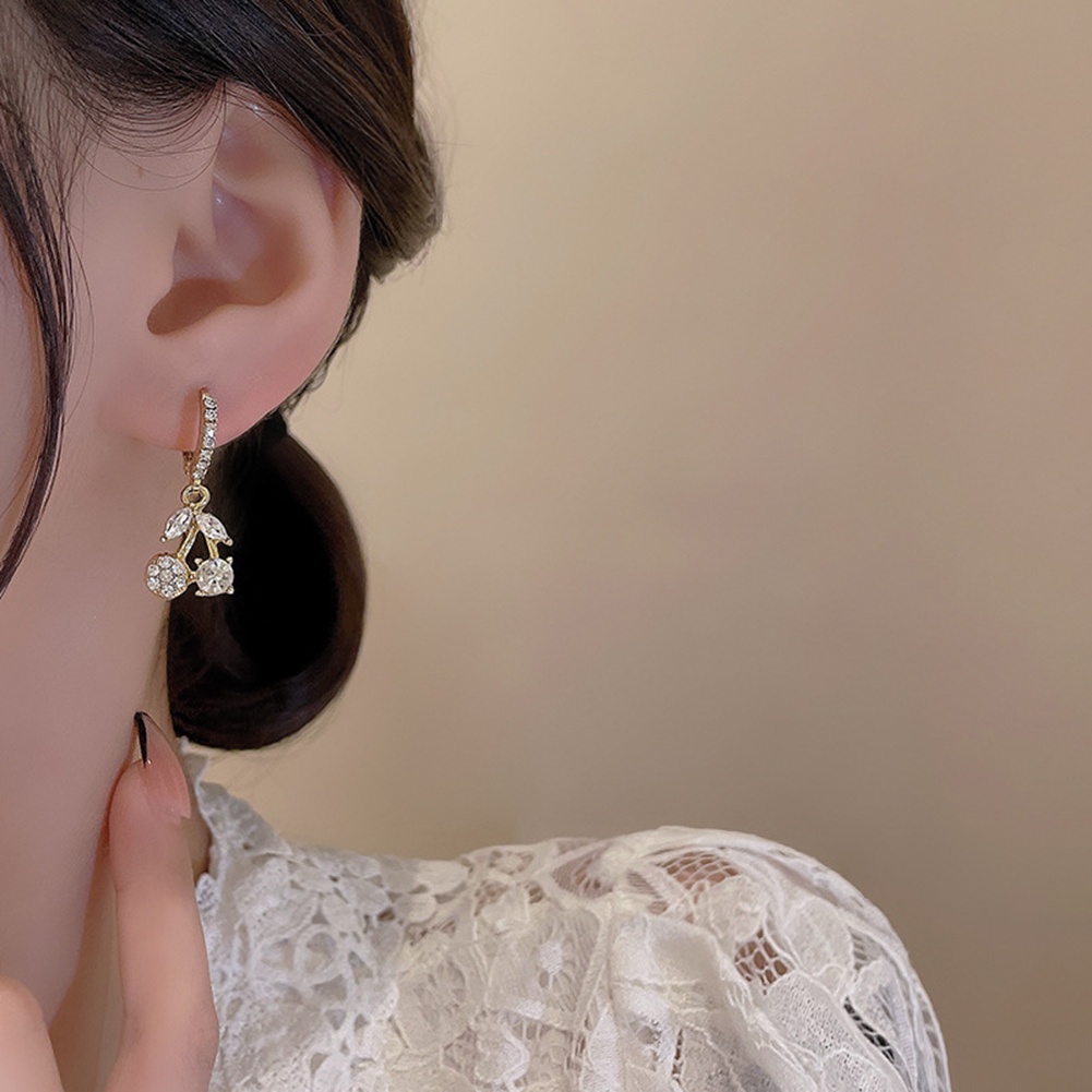 Anting Tusuk Bentuk Buah Ceri Aksen Berlian Imitasi Gaya Korea Untuk Wanita