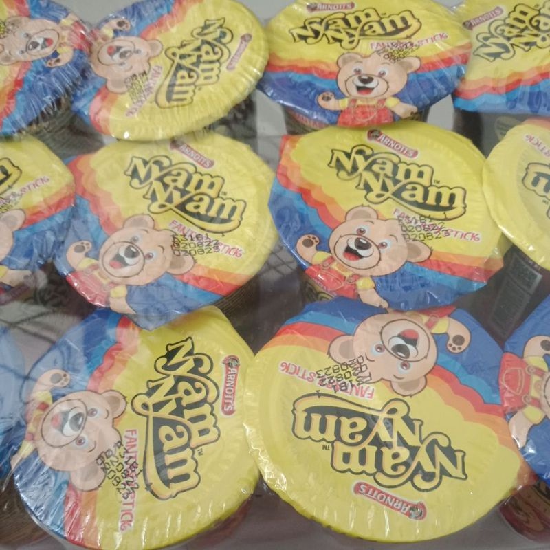 

Nyam nyam Stick coklat stroberi