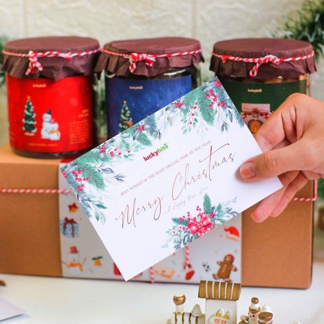 

Hampers Natal / Christmas Hampers - Cookies 3 Jar + Free Greeting Card Sku 1460