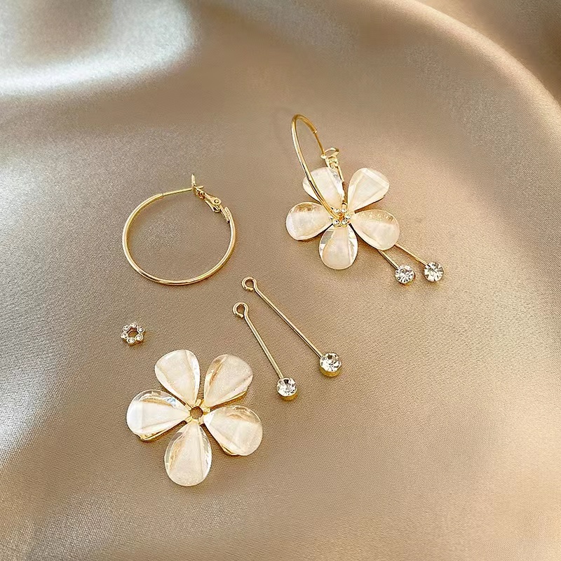Anting Hook Wanita Bunga Putih Rumbai Aksesoris Wanita - Fashion Earrings Import