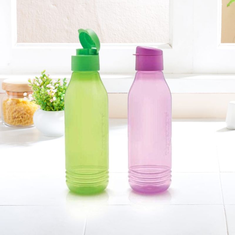 Botol Triangle 750ml Tupperware hijau