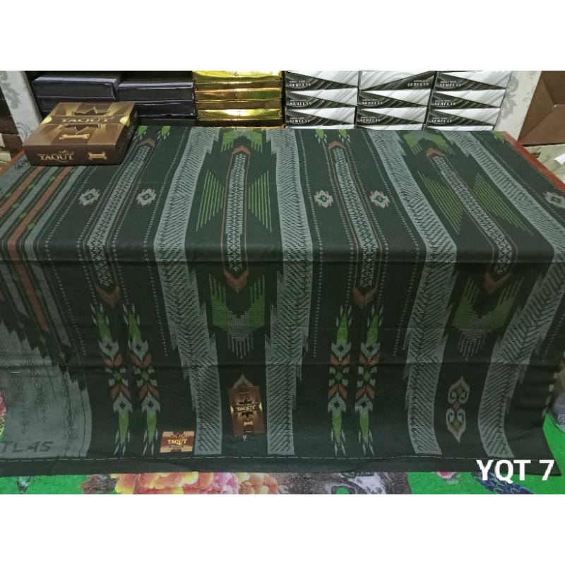 sarung atlas yaqut kembang / sarung atlas murah / sarung murah motif bhs