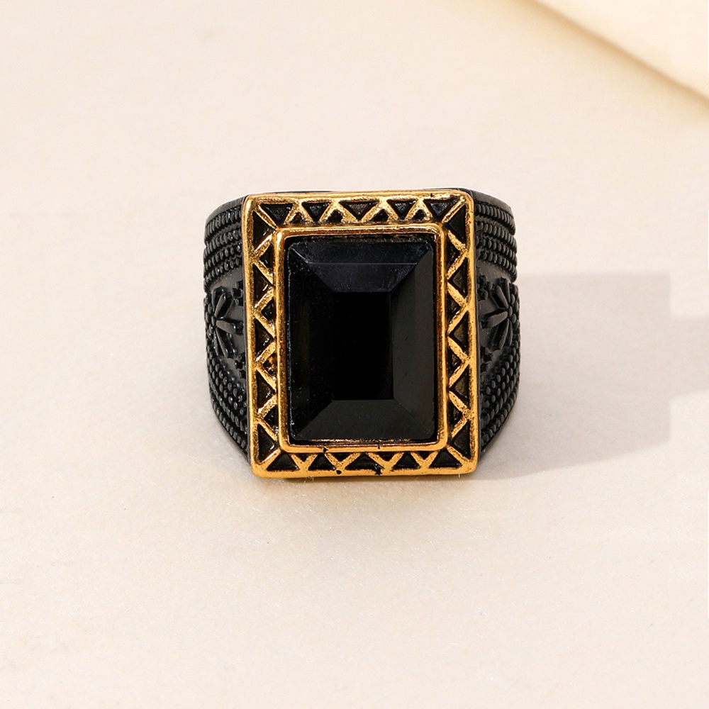 Cincin Pria Bahan Titanium Steel Warna Hitam / Gold Hias Batu Permata Kristal Gaya Retro / Punk Untuk Pernikahan