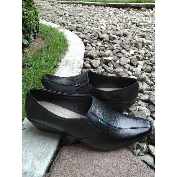 Sepatu Pantofel Wanita Kulit Asli Sepatu Kerja Formal KickersWanita