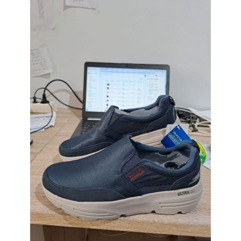 Sepatu Pria Skechers / Skechers pria go walk Duro / Sepatu Skechers Pria Go Walk Duro