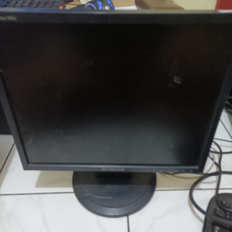 Monitor Samsung 19 inch minus