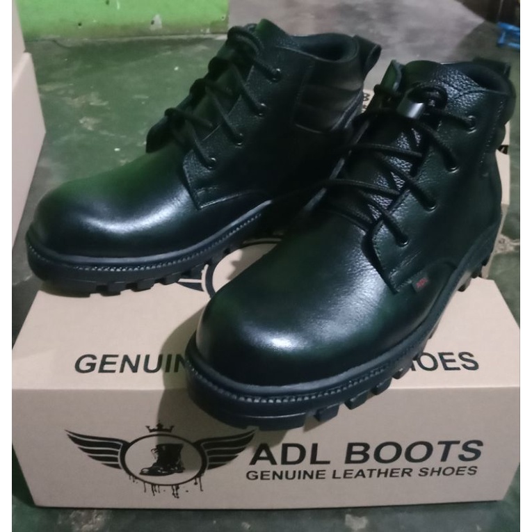 SEPATU SAFETY KULIT ASLI OUTSOL KARET KUAT DAN DI JAHIT SEKELILING