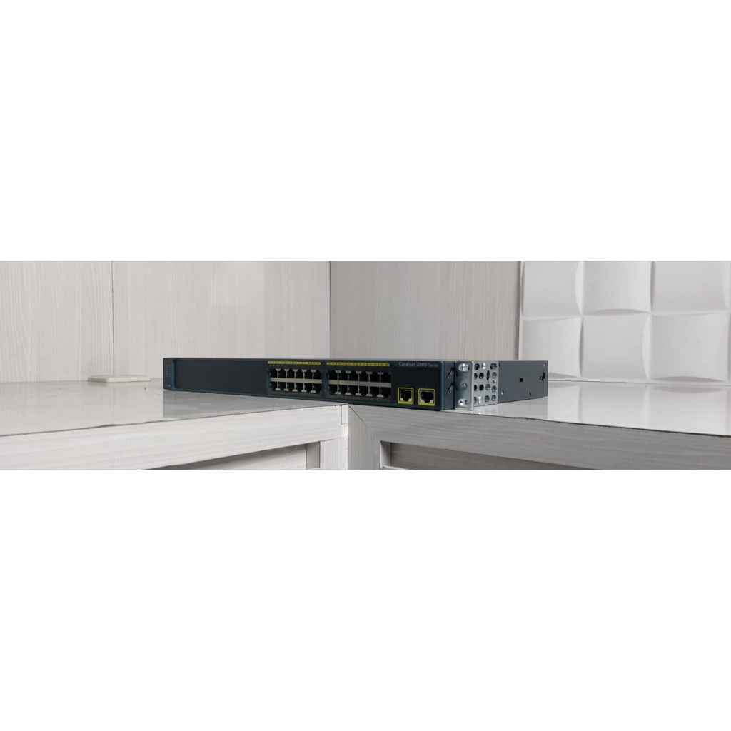 Switch Cisco 2960 series WS-C2960-24TT-L