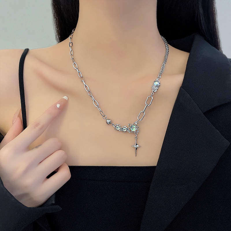 Kalung Rantai Dengan Liontin Bintang Hias Batu Zircon Untuk Wanita