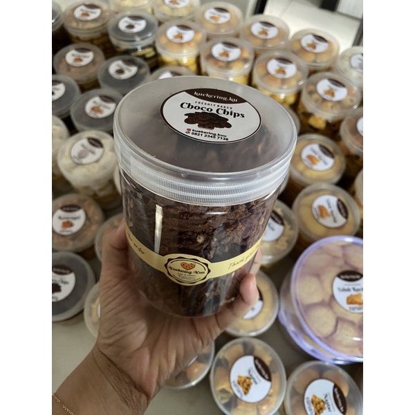 

kue kering chocochip kacang mede . toples 800ml/500gr