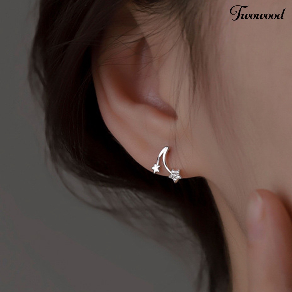 1 Pasang Anting Stud Berlian Imitasi Bentuk Bintang Bahan Tembaga Warna Silver Untuk Kencan