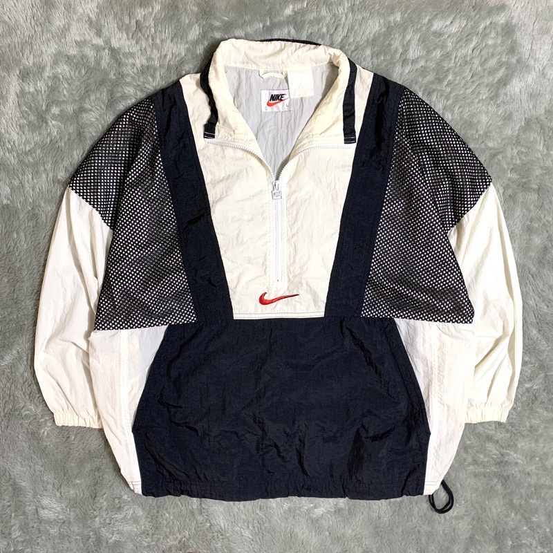 windbreaker nike center