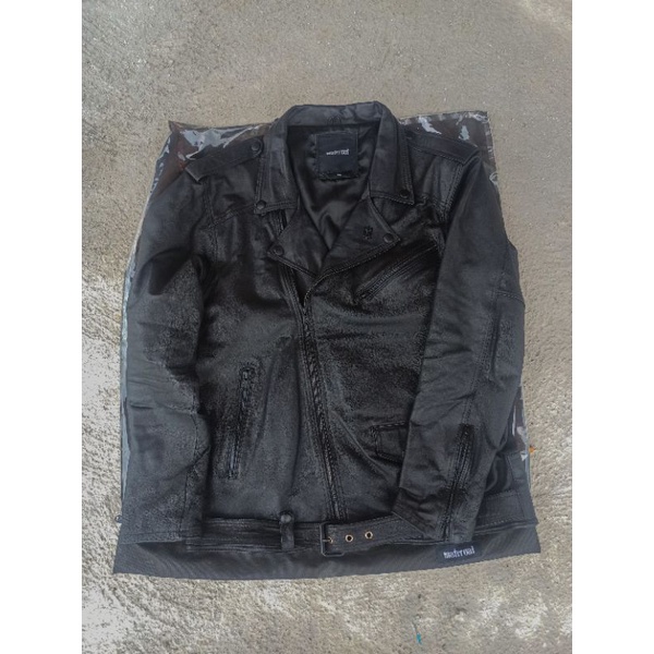 leather jacket maternal