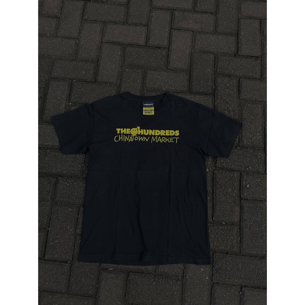 THE HUNDREDS x CHINATOWN MARKET BAR TSHIRT - BLACK