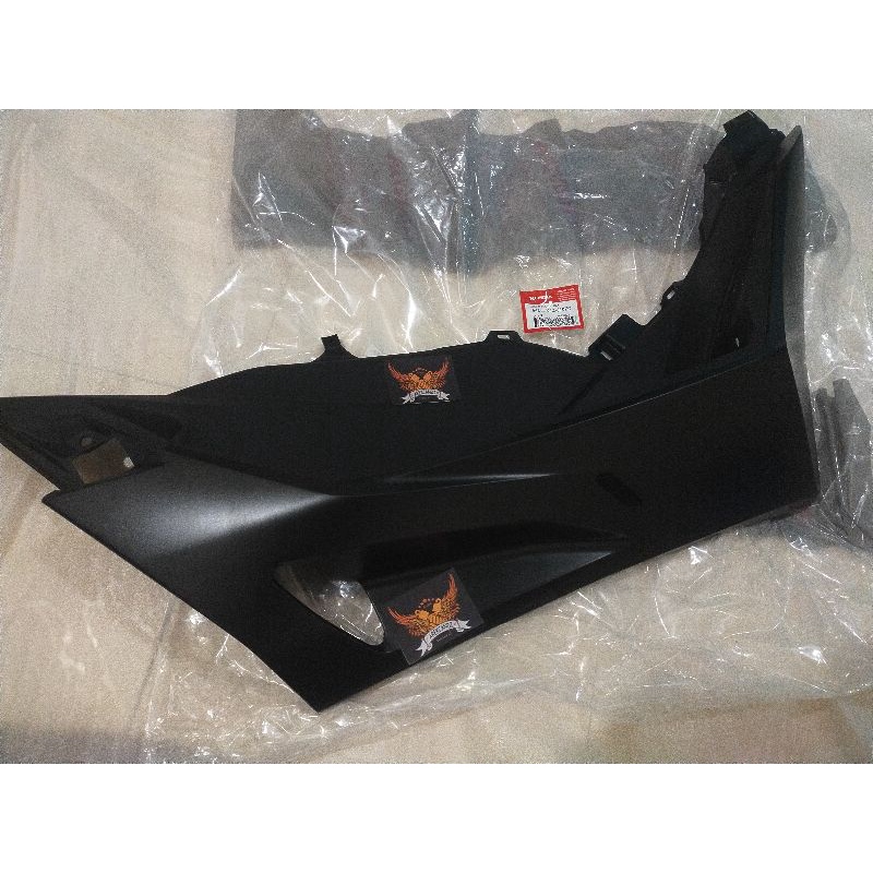 cover body samping bawah lantai pijakan kanan PCX 160 hitam dof doff ori ahm