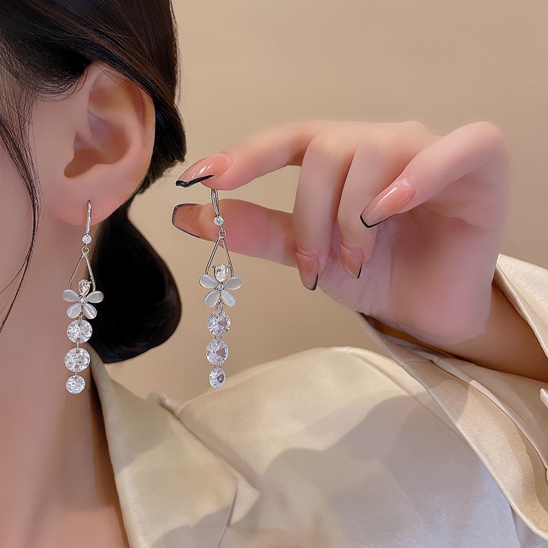 Anting Gantung Panjang Tusuk Silver S925 Motif Bunga Aksen Zircon + Rumbai Untuk Perhiasan Wanita