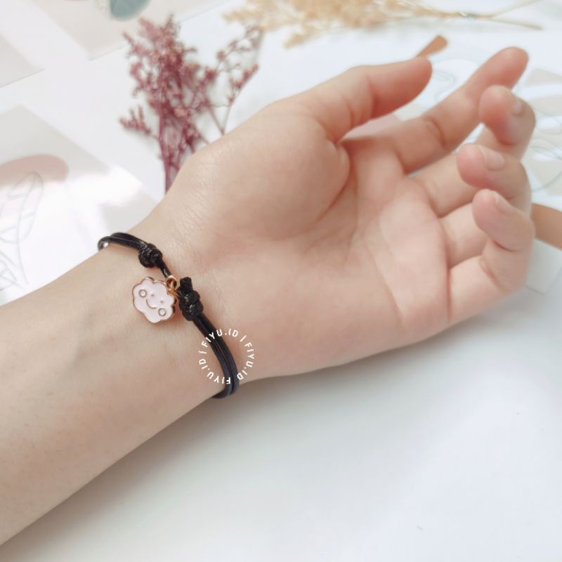 Tiga Gelang Awan  / Gelang Persahabatan