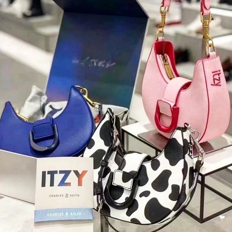 10.10 SALE | CK Itzy Gabine Belted Hobo Bag GIFTSET include box