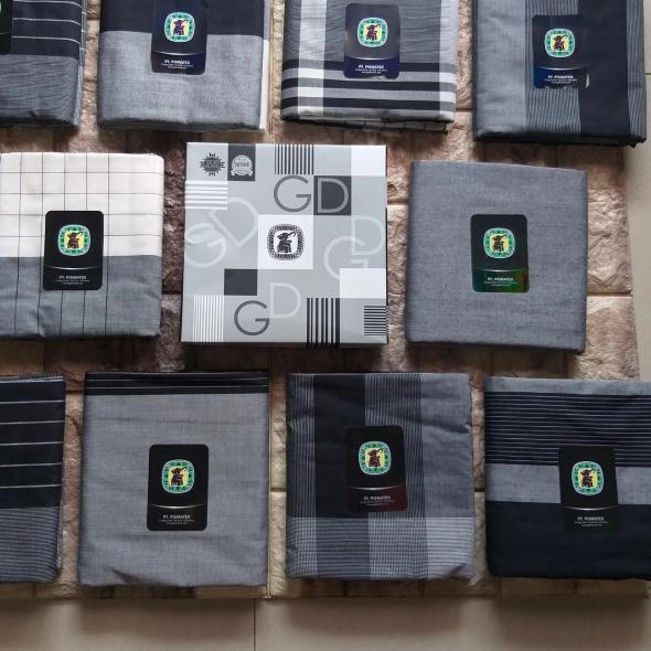 sarung gajah duduk black white