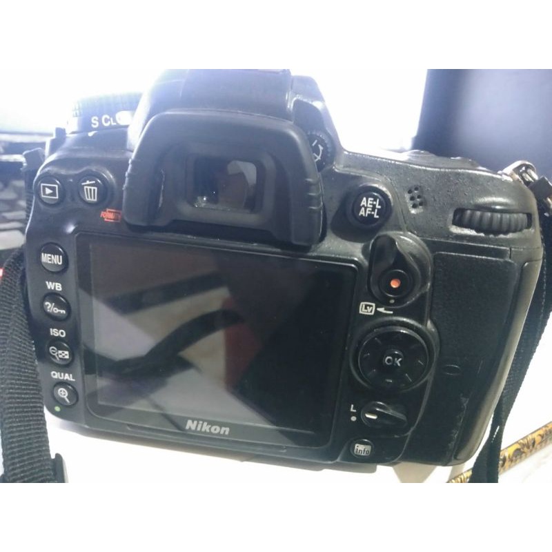 Camera Nikon D7000 + Lensa Nikon AF-S 18-105mm