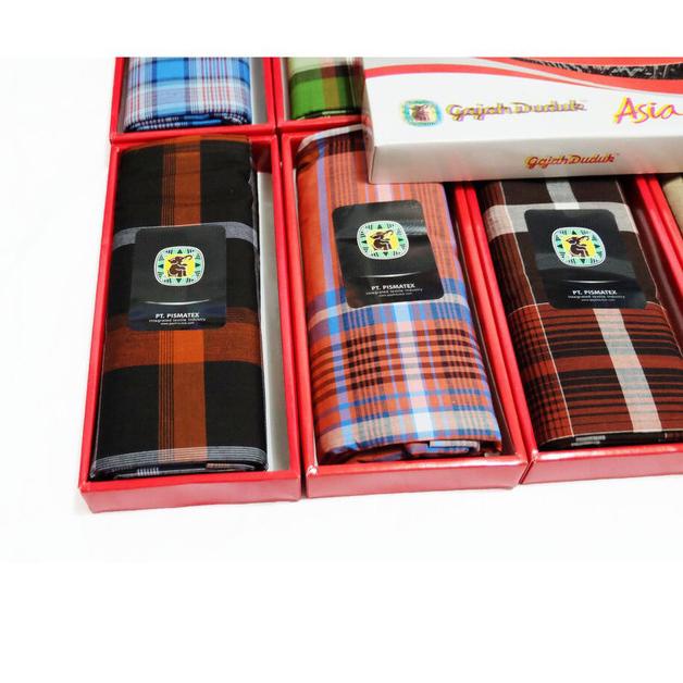 sarung gajah duduk asia merah putih