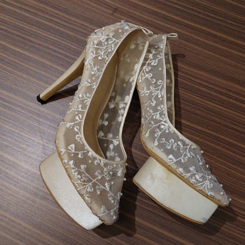 CAVA PRIVE Wedding Shoes Broken White Custom Heels Preloved