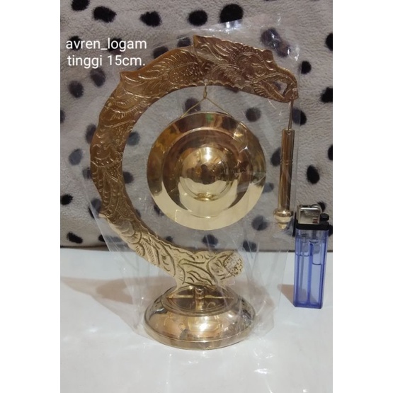 Miniatur kuningan gong motif naga diameter 15cm.