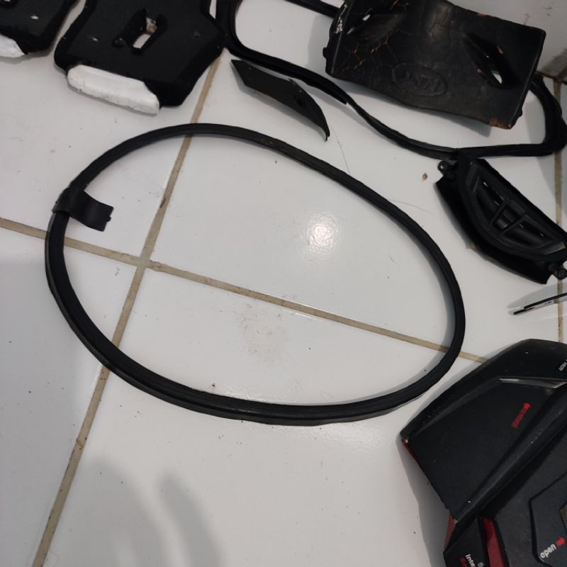 karet Lis list bawah Helm NHK GP1000 Bekas Original Copotan