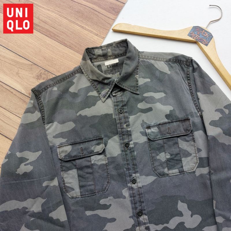 Kemeja UNIQLO Camo