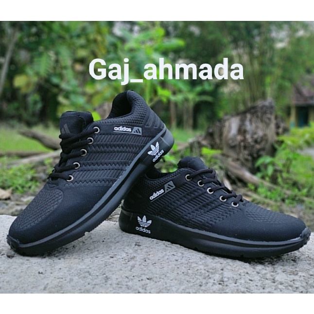 Sepatu sneakers olahraga pria logo timbul emboss line terbaru