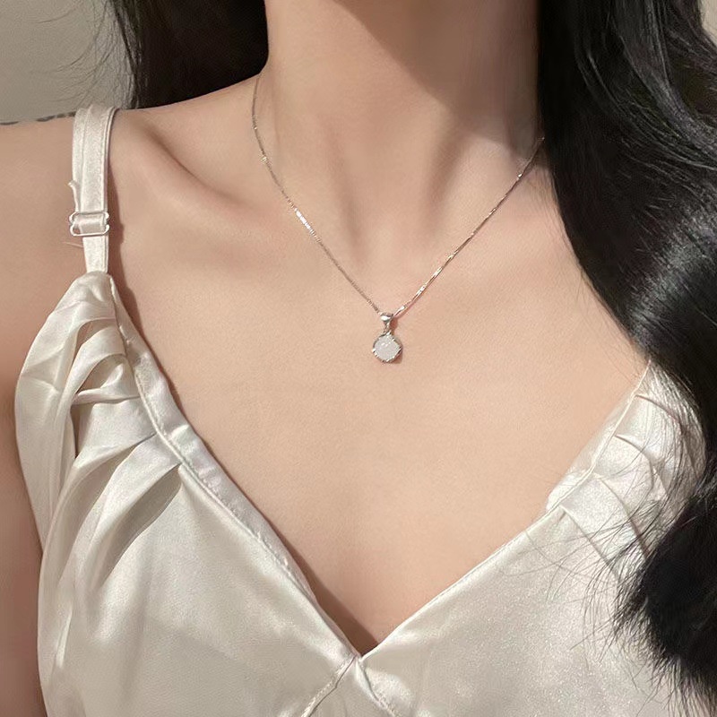 Roselife Kalung Rantai Silver Liontin Batu Opal Bulat Klasik Untuk Wanita