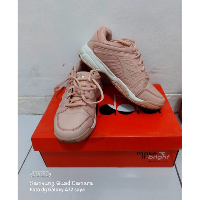 sepatu diadora wanita original