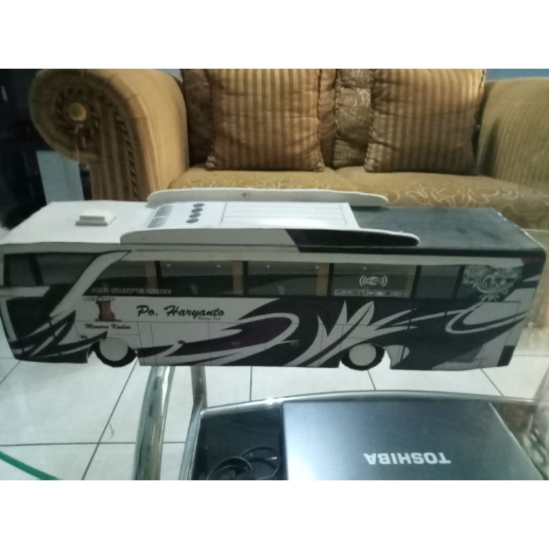 Miniatur bus skala 20
