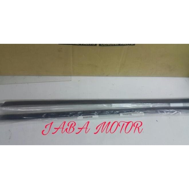 Karet Kaca Hilux Single Cabin-Pelipit Pintu Hilux Single Cabin Ori