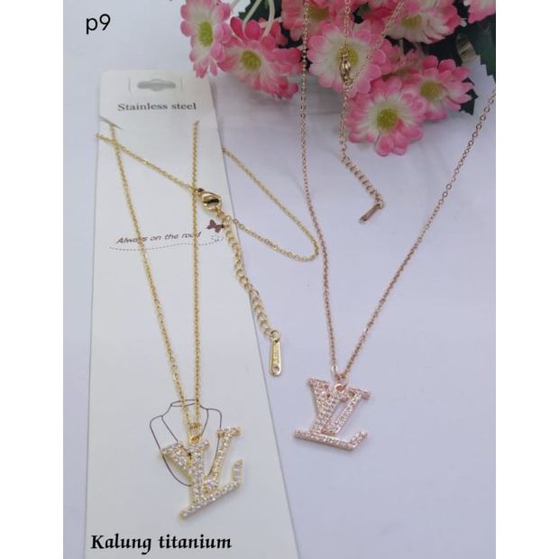 kalung titanium wanita dewasa liontin lv