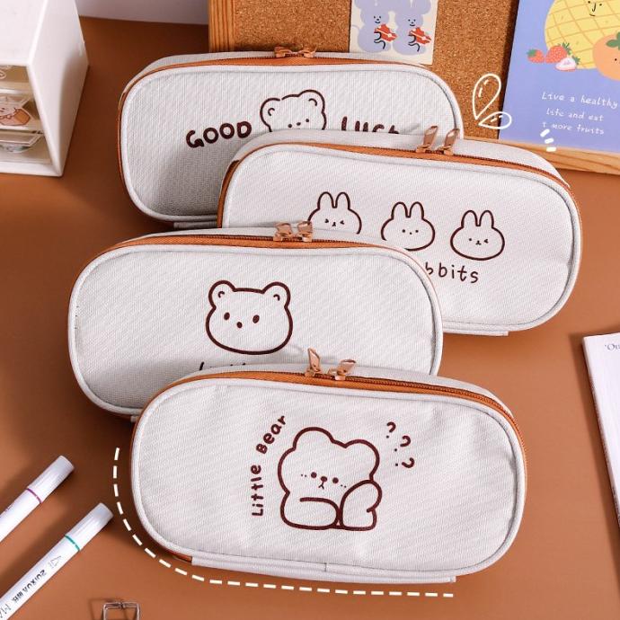 

TERLARIS Tempat Pensil Bear Kotak Kanvas Kapasitas Besar Pencil Case Canvas /ALAT TULIS AESTHETIC/ALAT TULIS SEKOLAH/ALAT TULIS SET/ALAT TULIS LENGKAP/ALAT TULIS ANAK/ALAT TULIS LUCU