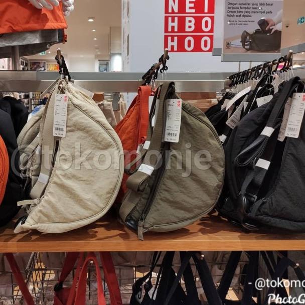 TAS BAHU MINI ROUND UNIQLO / TAS UNIQLO / UNIQLO / TAS SELEMPANG - Hitam