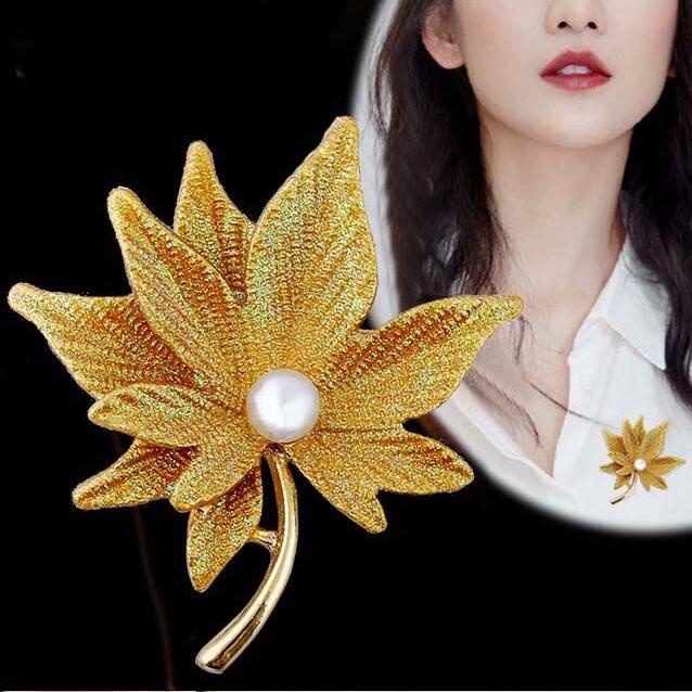 Bros Pin Desain Daun Maple Aksen Mutiara Ganda Gaya Korea Untuk Aksesoris Pakaian Wanita