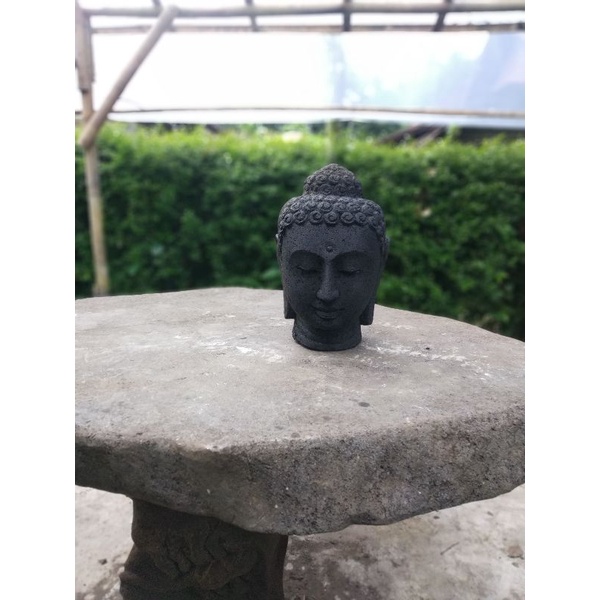 patung kepala Buddha