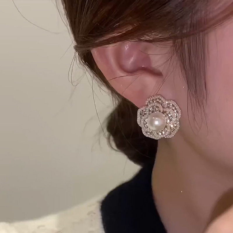 Anting Mutiara Bentuk Bunga Gaya Elegan Serbaguna