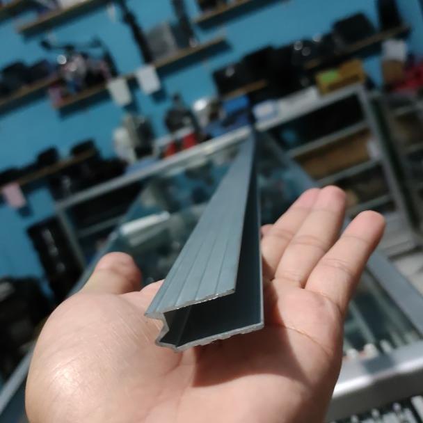 Siku Aluminium Lis M / LIS U Aluminium Hardcase Panjang 3 meter Import